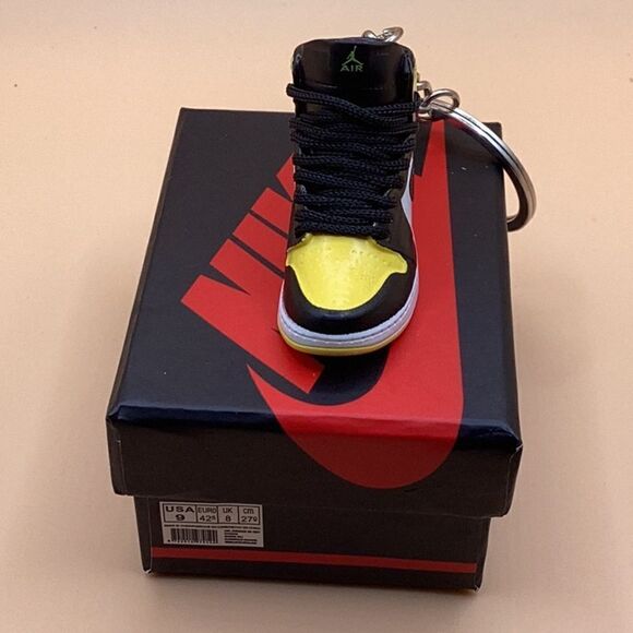 MINI 3D Sneaker Keychain Jordan 1 Yellow White - Picture 2 of 4
